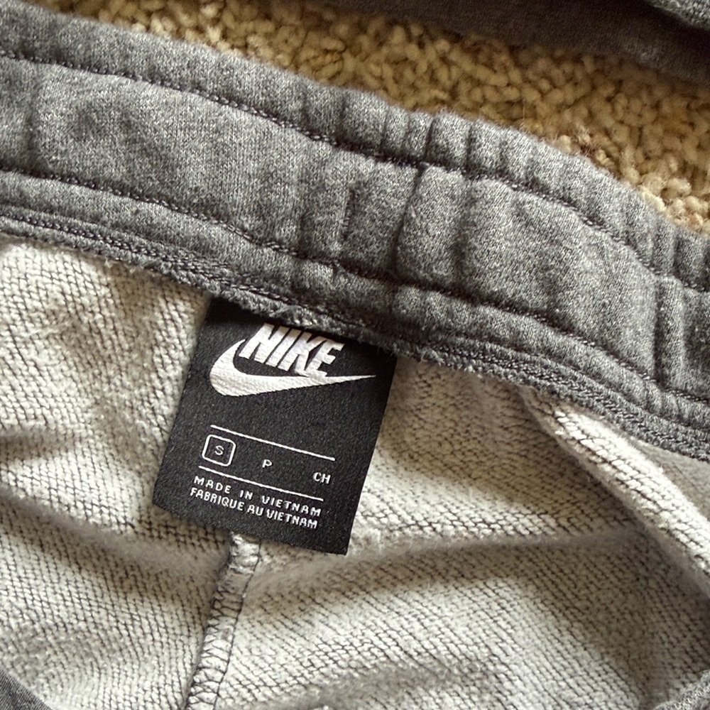 Nike Women's Charcoal Gray Hoodie and Joggers - Picture 4 of 4